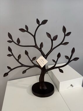 Retired Hallmark “The Family Tree” Sculpture NWT